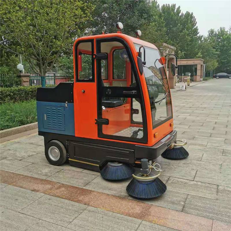 綠色城市新“清道夫” 新能源電動三輪掃路車引領(lǐng)環(huán)衛(wèi)新風尚