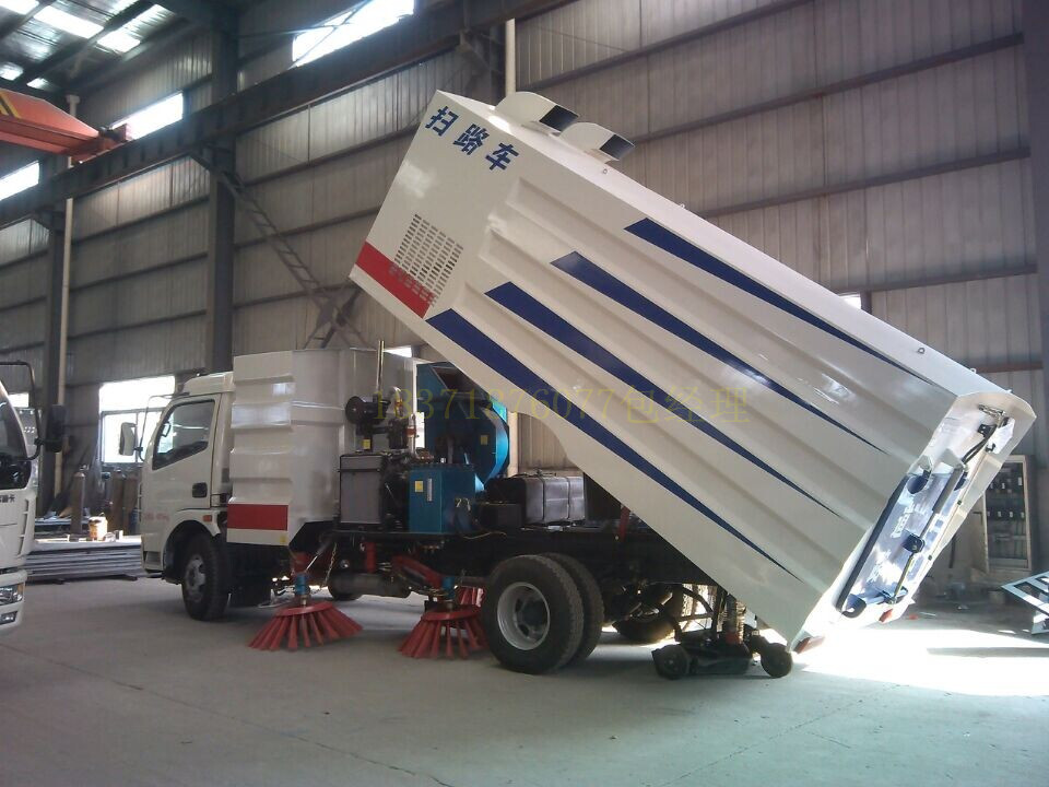 多利卡前沖后灑 東風掃路車在環(huán)衛(wèi)領(lǐng)域的專業(yè)應用與優(yōu)勢解析